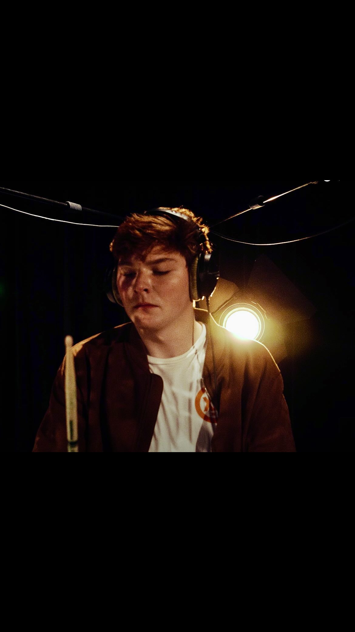 LIVE TONIGHT @brettbenowitz 9pm with @lowpassphilter & @keveneknes at @mollymalonesla Celebrating our new single ‘Just Hold On’ released earlier this week, streaming everywhere! For now enjoy our Tiny Desk submission - ‘Take Back Your Life’
🎥: @jackpot_syndicate
•
•
•
#drums #drummer #drumming #fyp #foryou #hardrock #rockband #rock #livemusic #musician #band #singer #music #alternativerock #concert #newmusic #drumlife #bateria #groove #passion #drumsolo #sabian #promark #mapexdrums #evansdrumheads #offsetpedals #guitarplayer #bass #musicvideo #songwriter