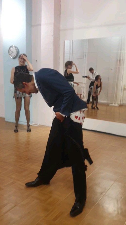 Crois moi, tu ne veux pas rater ça 🍑💕
Tes billets en bio ⬆️
#bloopers #musical