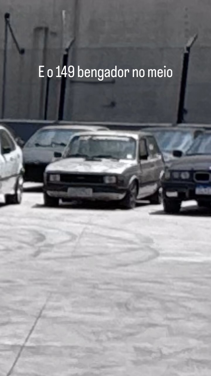 Levando o Corsa para aquela revisão. Enche a cara de álcool e fuma…. Precisa mandar benzer esse rapaz