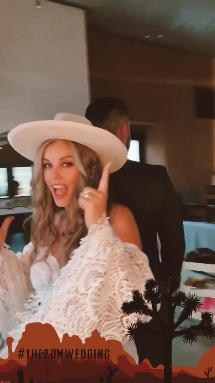 There's a first for everything! Here's a 360 photo booth in our ballroom from Kayla & Mike's epic fall wedding/gender reveal for the ages! When you have wedding industry professionals planning their own wedding they bring the magic! 🌞🌵
•
•
•
Coordinator: @arelieventdesign
Photographer: @goldenvibesphoto
Videographer: @houseofhopefilms
Florist: @arelieventdesign
Rentals: @sigpartyrentals
Photo Booth: @the.golden.booth
Sweetheart Chairs: @paloverdeparties
Bartender: @miabartending
Catering: @wheatandfire
Hair: @kaysbraidedbabes
Makeup: @kaylaarielleartistry
Bride: @kaylaarielleartistry
Groom: @mikezom_fytgym
•
•
•
#360photobooth #weddingphotobooth #weddingday #weddinginspiration #SacredSands #SacredSandsJoshuaTree #JoshuaTree #JoshuaTreeCalifornia #DesertVibes #DesertLife #DesertChic #DesertOasis #MountainView #romanticgetaway #bohodecor #bohochicstyle #desertdecor #ILoveJoshuaTree #weddingdetails #desertwedding #joshuatreevibes #joshuatreestyle #bohowedding #bohemianwedding #rusticwedding #joshuatreewedding #weddingphotos #joshuatreeweddingphotographer #weddingphotography #TheZomWedding