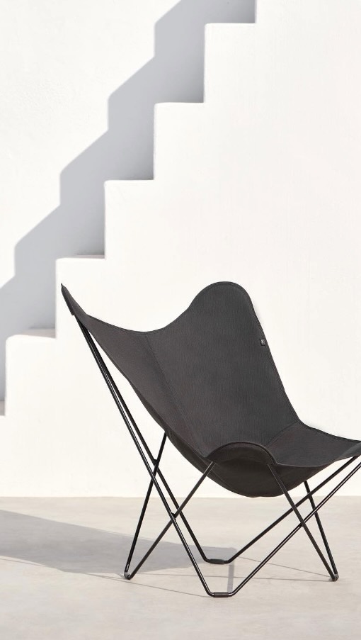 Unpacking Joy and Comfort! 🎁✨ Huge thanks to Cuero Design for this incredible gift, the Canvas Butterfly Chair Mariposa is now part of my own home. This sleek and stylish black chair not only adds a touch of elegance to my space but also offers remarkable comfort. With its easy assembly, this Swedish design is a true gem. Grateful for this generous gesture @cuero.design ! 🙌🏻✨
#CueroDesign #GiftOfComfort #ButterflyChairMariposa #SleekAndStylish #unboxingvideo #unboxing #interior #unboxingfurniture #furnituredesign #swedishdesign #cuerodesign #interiorista #interiorismovalencia #valenciainterior #valenciadesign