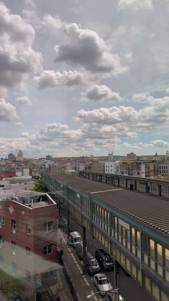 Waking up in Brooklyn ✨ (This is your sign to make the move you’ve been thinking of making, but haven’t yet)
.
.
#brooklyn #lovewhereyoulive #thehalupkateam #lovewhereyoudwell #lovewhereyouwakeup #lovewhereyouwork #manhattanview #manhattanviews #viewsinbrooklyn #brooklynviews #brooklynvibes #onlyinnewyork #manhattanskyline #bestviewsintheworld #bestviews #mybrooklyn #bestviewsinthecity #bestviewsintown #viewforview #viewhunting #viewhunter #morningsinbrooklyn #brooklynrentals #viewsfordays #skylineviews #bestskylineintheworld