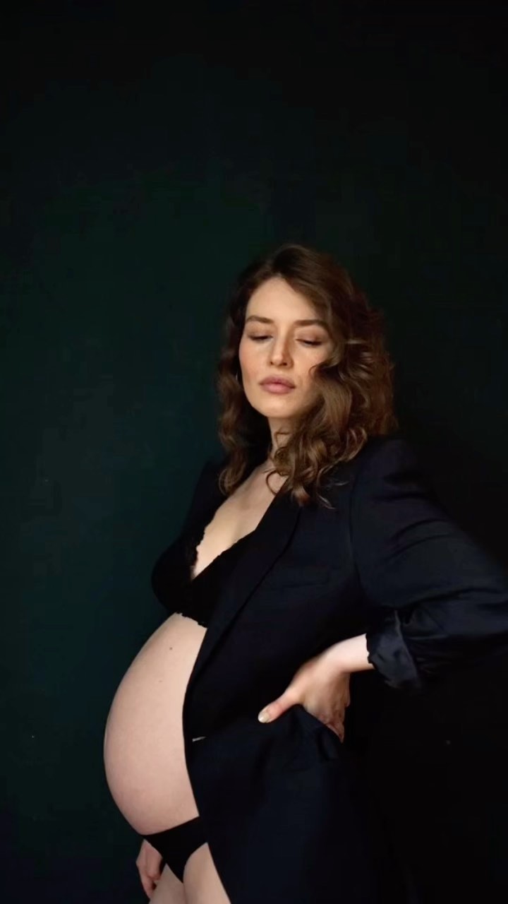 🤍🤍🤍🤍🤍
#beyondgrateful
Fotos: Mel Bollag
#preggoshoot #melbollag #photography #hamburg #actressandcoach #paulahauss