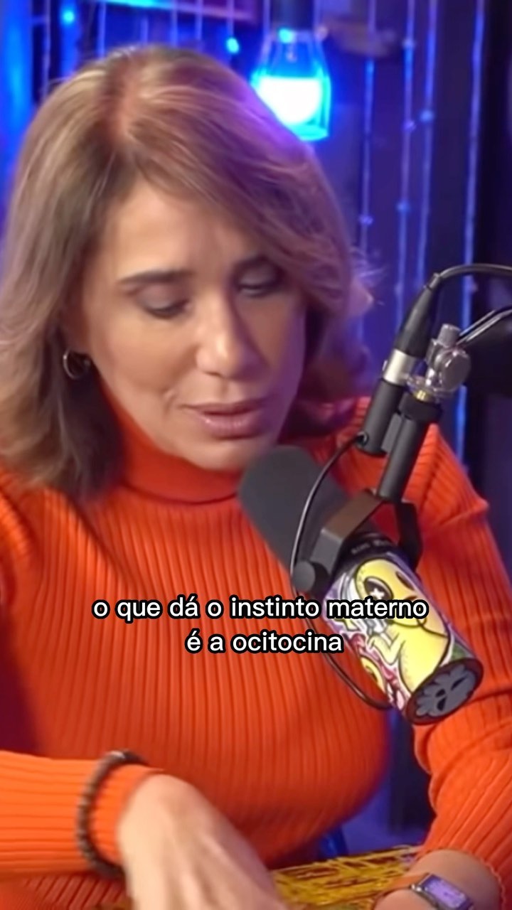 O que eu e o @irineumenezes mais falamos nos atendimentos é sobre a importância da estimulação de ocitocina no pai ou parceiro(a)!
O nível de ocitocina, ou seja, a conexão e o amor do pai com filho, só passa a aumentar mesmo APÓS o nascimento QUANDO houver iniciativa por parte do pai.
Não é pá-pum..
É o estímulo do contato PELE A PELE, o olhar, o conversar.. que daí vem a construção desse amor e o senso de sua responsabilidade sobre a vida daquele neném.
Por isso que incentivamos tanto que os pais tenham contato pele a pele desde o primeiro dia de vida.
Até em situações onde, por algum motivo, a mulher não possa realizar o contato pele a pele logo após o parto… o pai pode fazer isso por ela!
Em outro post cubro mais sobre os benefícios do contato pele a pele 🫶
Todos direitos reservados à
@anabeatriz11 e @inteligencialtda
E envie pra quem achar que pode se beneficiar dessa informação ❤️
#paternidadeconsciente #paternidadeativa #brasileirosnaalemanha #paternidaderesponsavel