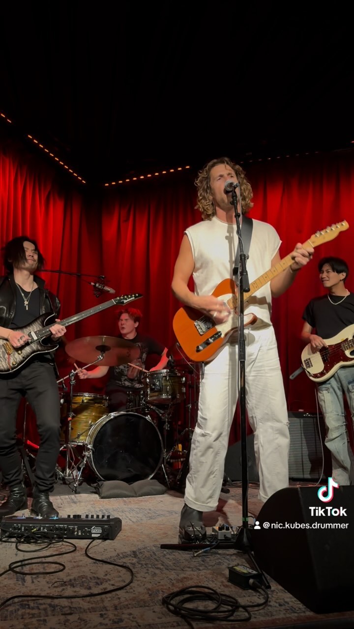 Stick locked in? ❌ Rockin ✅
Got TWO upcoming shows with @brettbenowitz❗️Duo @thevirgilbar Thursday 7th 8pm & Power Trio w/ @lowpassphilter @thehotelcafe Saturday 23rd 11pm❗️
Also follow my tik tok so I’ll actually post something :)
•
•
#sabiancymbals #promarksticks #mapexdrums #evansdrumheads #offsetpedals #drums #drummer #drumming #fyp #foryou #hardrock #rockband #rock #livemusic #musician #band #singer #music #alternativerock #concert #newmusic #drumlife #bateria #groove #passion #drumsolo #guitarplayer #bass #musicvideo #songwriter