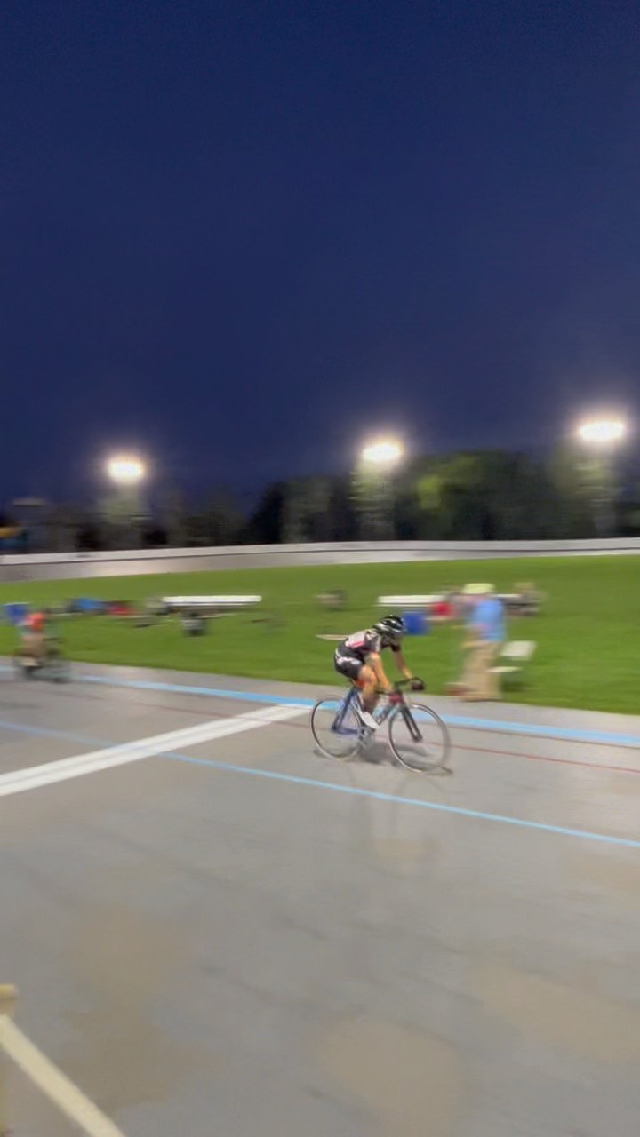 Last two laps of the GRETA NEIMANAS TROPHY
RACE!
#bikechi #velodrome #scratchrace #fixe #trackbike