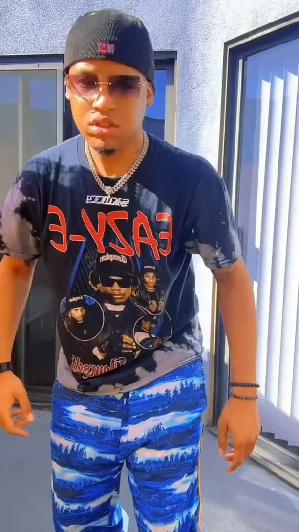 @skullygodd showing off all the moves🕺🏽
how many times did you rewatch?!
#breakdance #dance