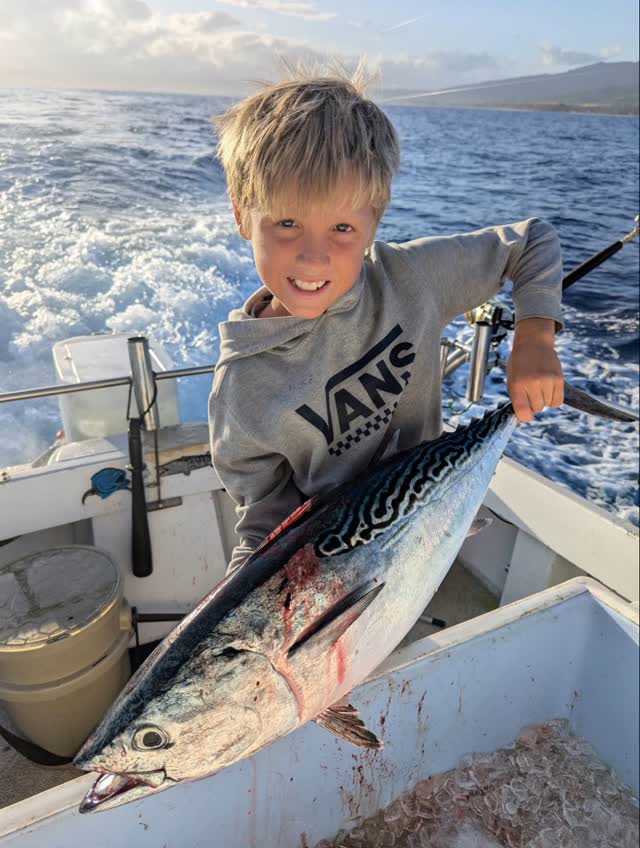 First mornings catch! Kawakawa 😁
For charters check out:
Gofishoahu.com
#hanapaa #freshfish #kawakawa #deckhand #fishingfordinner #fishtacos #bakedfish #ceviche #poke #sahimi #trolling #pelagicfishing #fishingbooker #haleiwafishingcharter #haleiwa #hawaii #fishingkids #hawaiifishingcharter #oahufishing #oahu #dinnerfish #livetofish #captainmatt #lines #lures #rods #reels #polebender #luckylasshaleiwacharters #gofishoahu