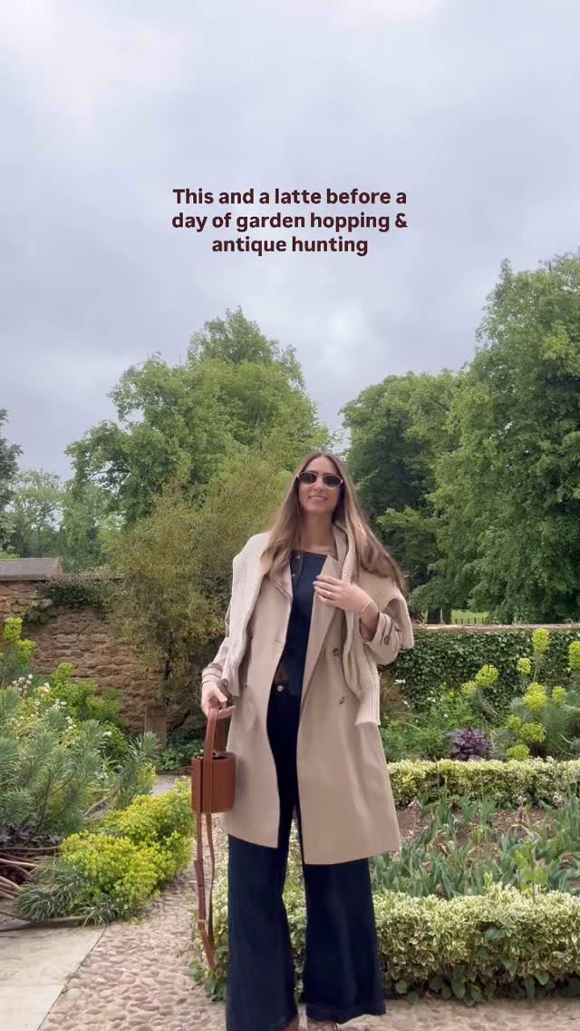 The perfect day does exist… Only a few days into my dream trip to the Cotswolds and I’m already soaking up so much inspiration. I wish I could bring home all the beautiful English pine furniture, delicate floral plates, and lush gardens with me!!!
#cotswolds #countryside #england #travel #antique