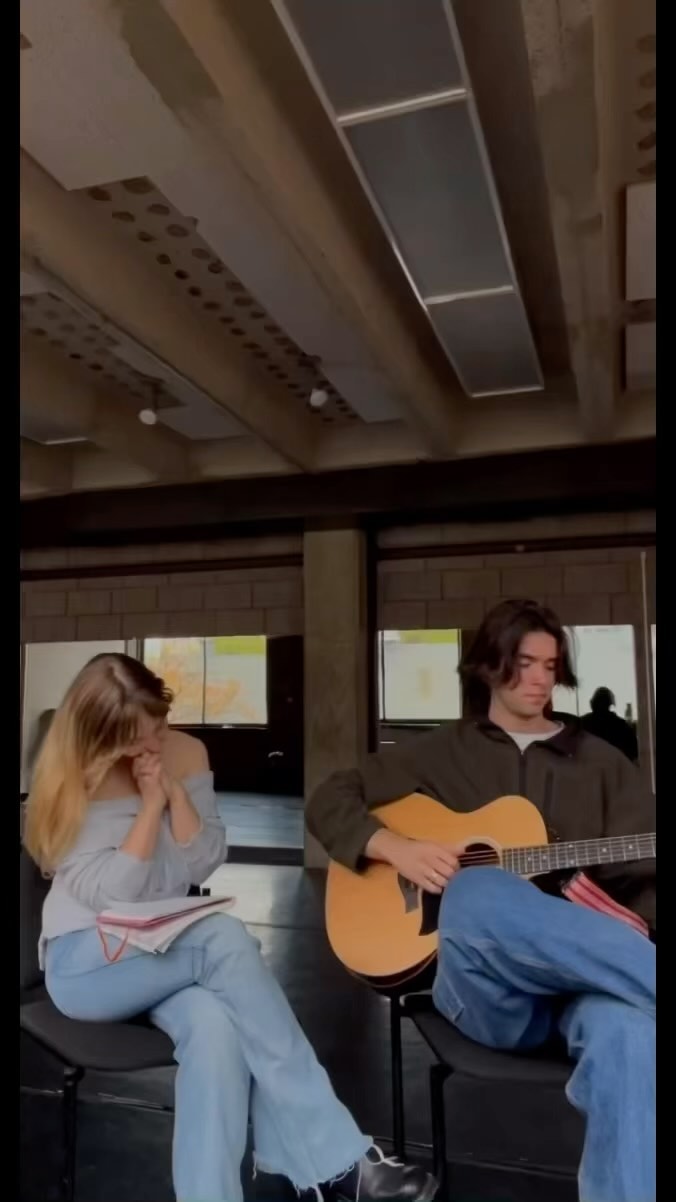 🎶💜🎶An incredibly moving song written by the amazingly talented Josephine Glass @heyjuicyg ( daughter of beloved friend @graffiti_peacock for my niece @paigeedrew . Turn the sound on to listen. It made me cry 💦♥️💦 #music #musician Can’t wait for the album!