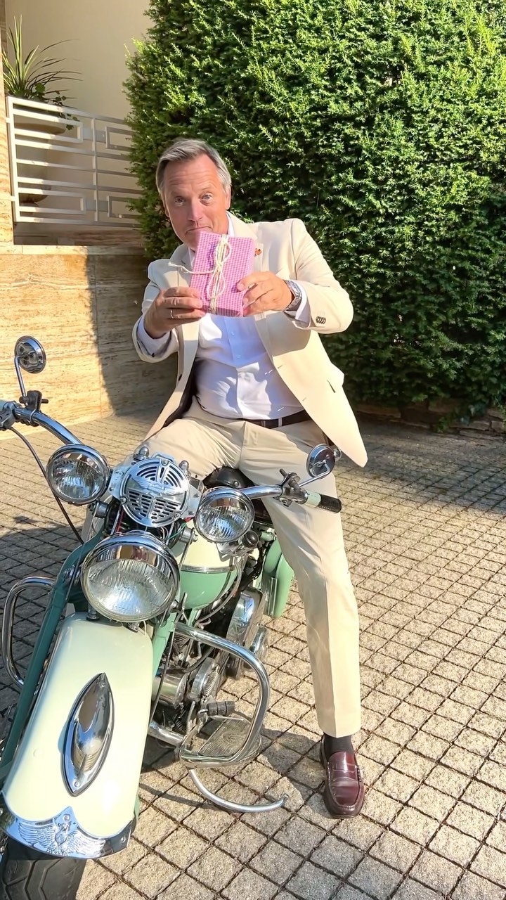 You see me - you like me - you want me.
And I Make you happy 😆
Vielleicht nimmst du mal mich, also Geschenkstoff zum Einpacken. Es gibt mich in allen Größen und Farben. Da ist bestimmt für jeden Anlass was dabei 😃 😃!
Danke, dass ihr mich dann immer wieder verwendet und weiterschenkt. So macht mein Geschenkstoff-Leben Sinn!
#mitstoffeinpacken #wiederverwenden #weiterschenken #nachhaltig #keinmüll
#ootd #birthdaypresent