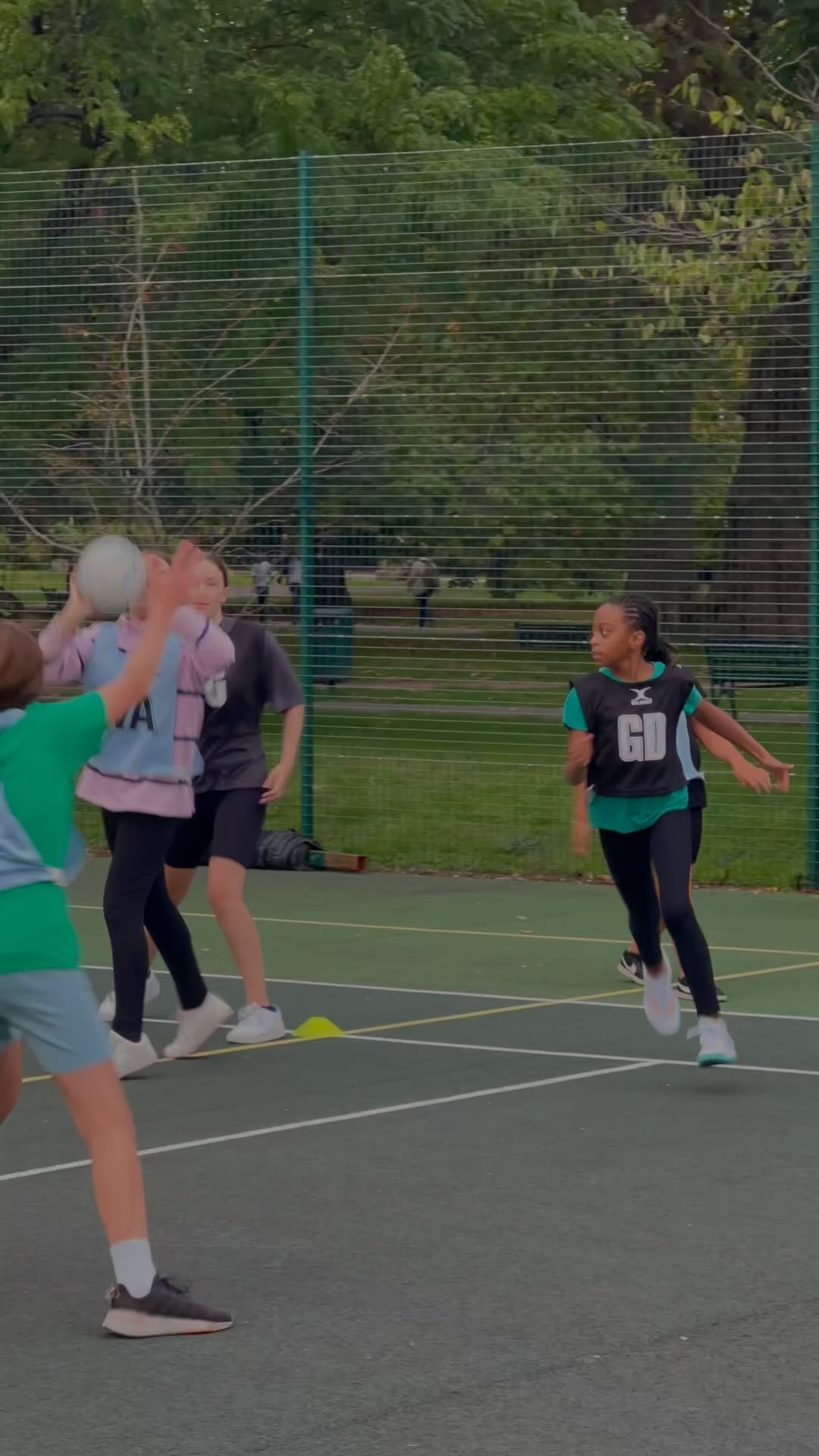 So looking forward to seeing these wonderful humans and restarting our weekly netball sessions after the half term.
If you’re new here, weekly sessions for children ( between the ages of 9 – 13 ) with an emphasis on fun and enjoyment. Sessions are filled with fun games, match play and team building, while making new friends along the way.
Location:
Kennington Park Tennis Courts, Kennington Park,
Kennington Park Rd, London SE11 4BE
Thursday evening, 5 – 6pm
#netball #throwbackthursday
#speedtraining #agility #sportsperformance
#strengthcoach #netballforkidskennington #netballforlife #kenningtonnetball #activeforlife #crisscrossactive