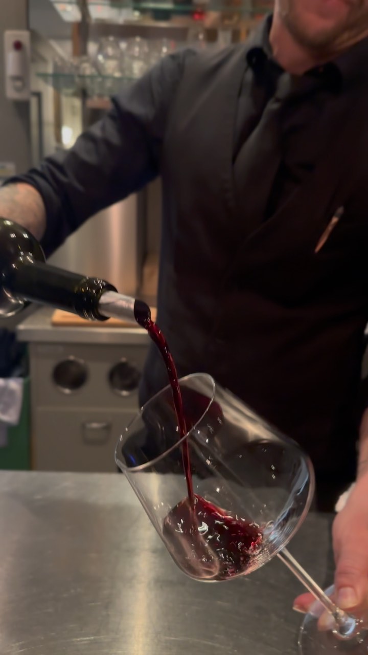 Geniesse ein Abend voller kulinarischen Kreationen von unserem Küchenchef Adrian und seinem Team.😍
#oberstadt #oberstadtbaden #badenist #badenisst #gaultetmillau #gaultmillau_schweiz #restaurant #foodinbaden #food #foodie