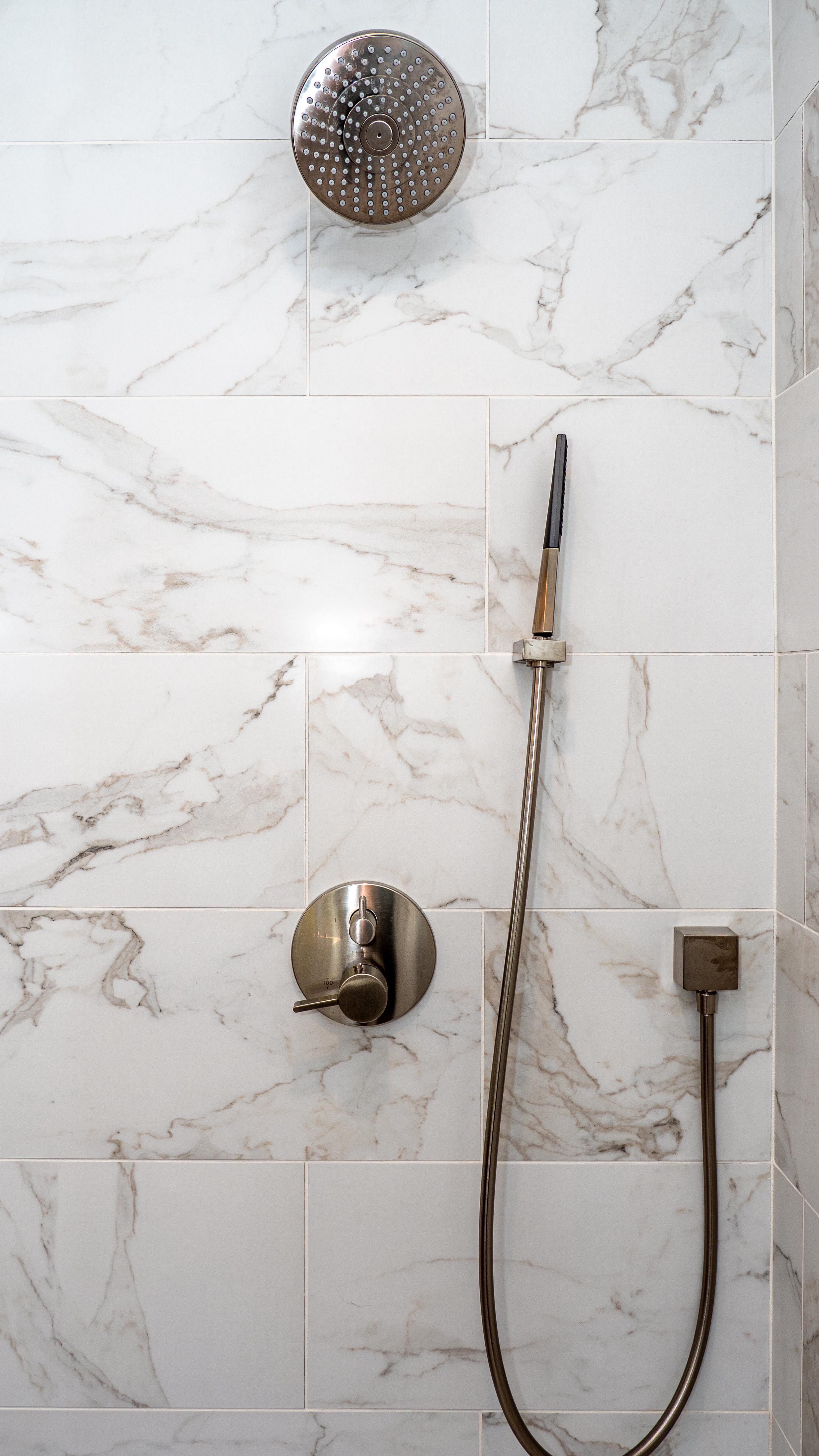 Transforming spaces for the season! 🛁✨
Final photos from this complete bathroom remodel, featuring a 1/2” low iron glass shower guarded with Shower Guard and brushed nickel hardware for a chic upgrade. Special thanks to @affordable_custom_enclosures for the stellar installation.
DM us with your questions!
📸 @thomasrobertclarke
#totalhomemanager #bathroomremodel #modernbathroom #lowironglass #brushednickel #brushednickelhardware #showerupgrade #skillmannj #affordablecustomenclosures.