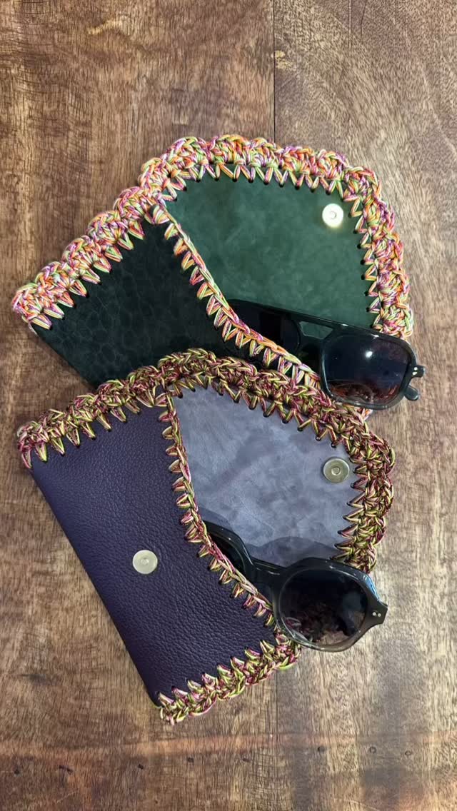 L’Essentiel
Pochette cuir et crochet
@bonnie.and.clyde.boutique
#maroquinerie #crochet #sac #cuir #faitmain #artisanat #madeinfrance❤️withlove