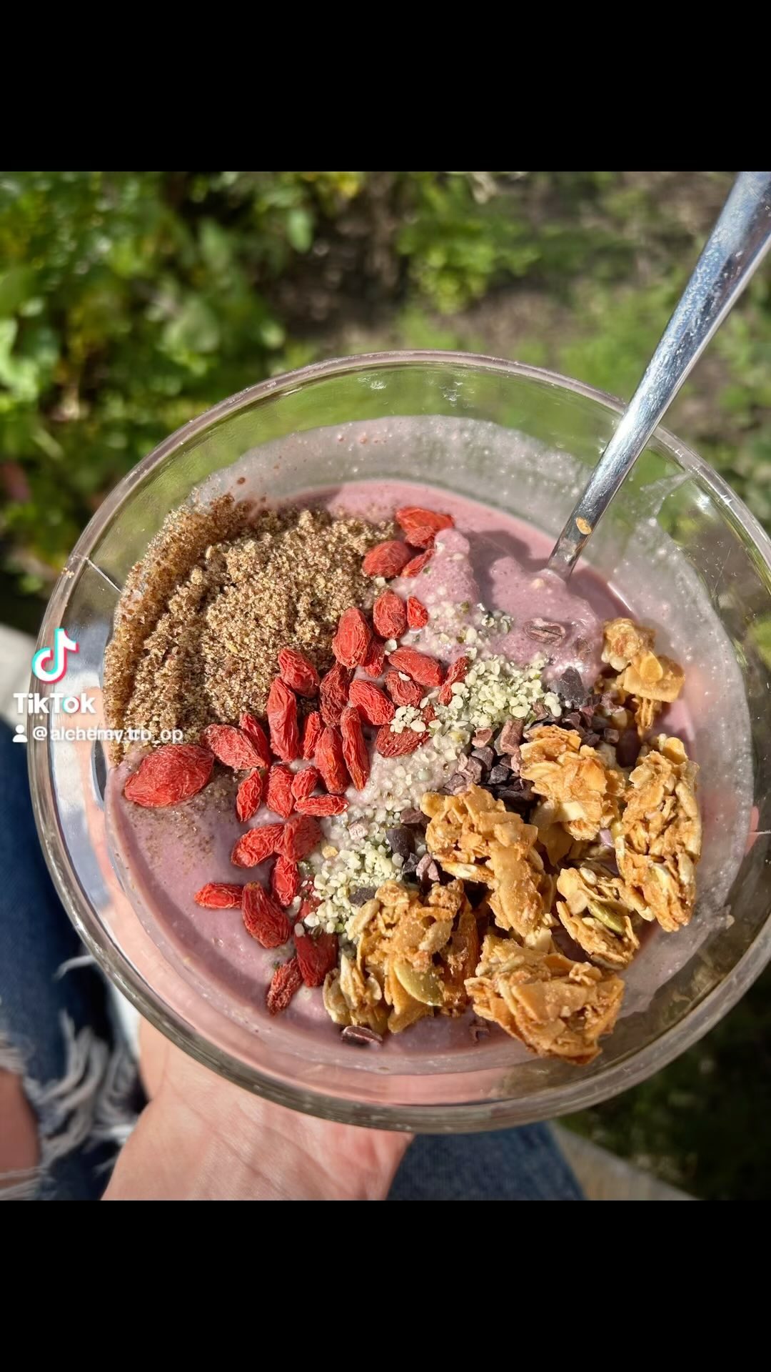 Homemade Acai Bowl.
Very easy to make and packed with nutrients and antioxidants!
Recipe:
In a blender add:
2 bananas
1 acai frozen packet (Trader Joes)
1 cup of ice
3 medjool dates
1/4 cup cashews
1 cup almond milk
~ Blend till smooth
~ Serve with toppings:
Ground flaxseeds
Goji berries
Hemp seeds
Grain free granola
(Serves 2)
#acai #homemade #superfood #healthyrecipes #healthy