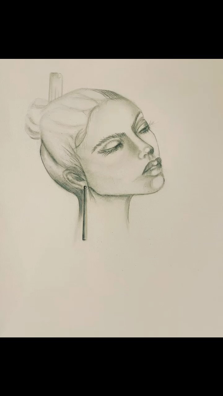 #worklife #mahi #māori #māoriartist #contemporaryart #jewellery #resinart #pounamucarver #rhodonite #stone #carving #gold #silver #necklaces #pencil #sketch #faces #wahine #earrings #nz