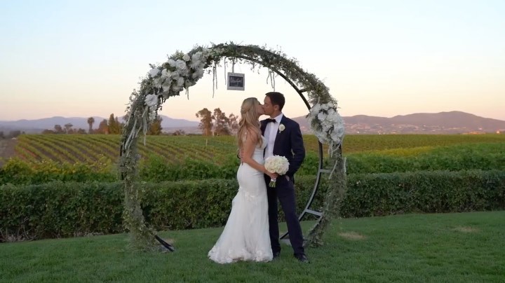 Temecula, CA Vineyards/Winery Wedding Sneak Peak of Chelsea +Garret
🎥
https://www.thevisionfield.com/weddin...
Website https://www.thevisionfield.com
Instagram https://www.instagram.com/thevisionfi...
Facebook https://www.facebook.com/thevisionfield/
info@thevisionfield.com
....
....
#temeculavalley #temecula #temeculawedding #countrywedding #winery #southerncalifornia #vineyards #vineyardwedding #wedding #weddingvideo #weddings #weddingday #weddingdance #weddingfilm #weddingfilms #weddingfilmmaker #thevisionfield #thevisionfieldweddings #weddinghighlightvideo #weddingteaser #weddinghighlightvideo #socalweddings #socalvideographer #temeculawinecountry #weddingdance #vows #weddingspeech #weddinginspiration #weddingvideographer #weddingvenue #sneakpeak