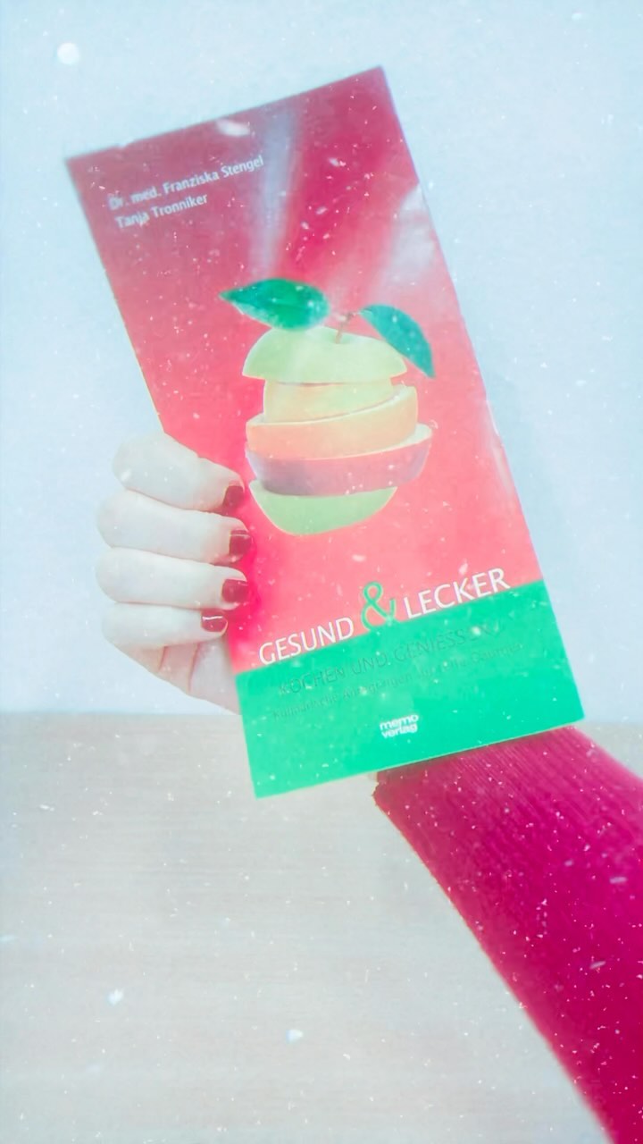 Unser Plan? „Gesund und Lecker“ Weihnachten 🎄genießen & im neuen Jahr 🎆 „bewusst leben und gesund bleiben“. 📖
.
.
.
#buchgeschenk #ratgeber #kochbuch #gesundheit #gesundessen