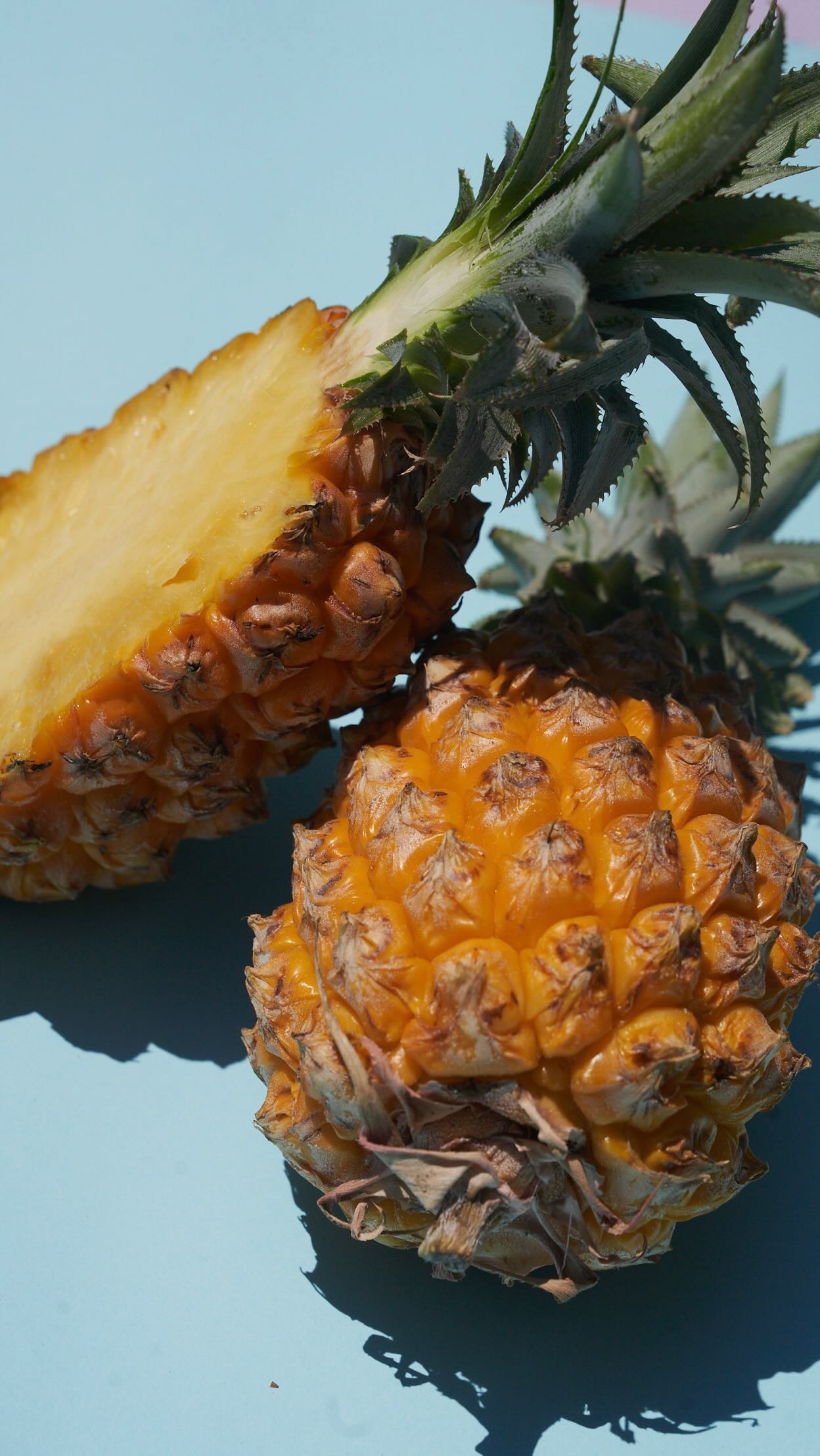 אנחנו זמינות. ויוי לאירועים- חברה/משפחה/אהבה
#ויוי #vivi #vv #vivioriginal
#cocktails #cockatiel #pinklight #vivinski #ויוינסקי