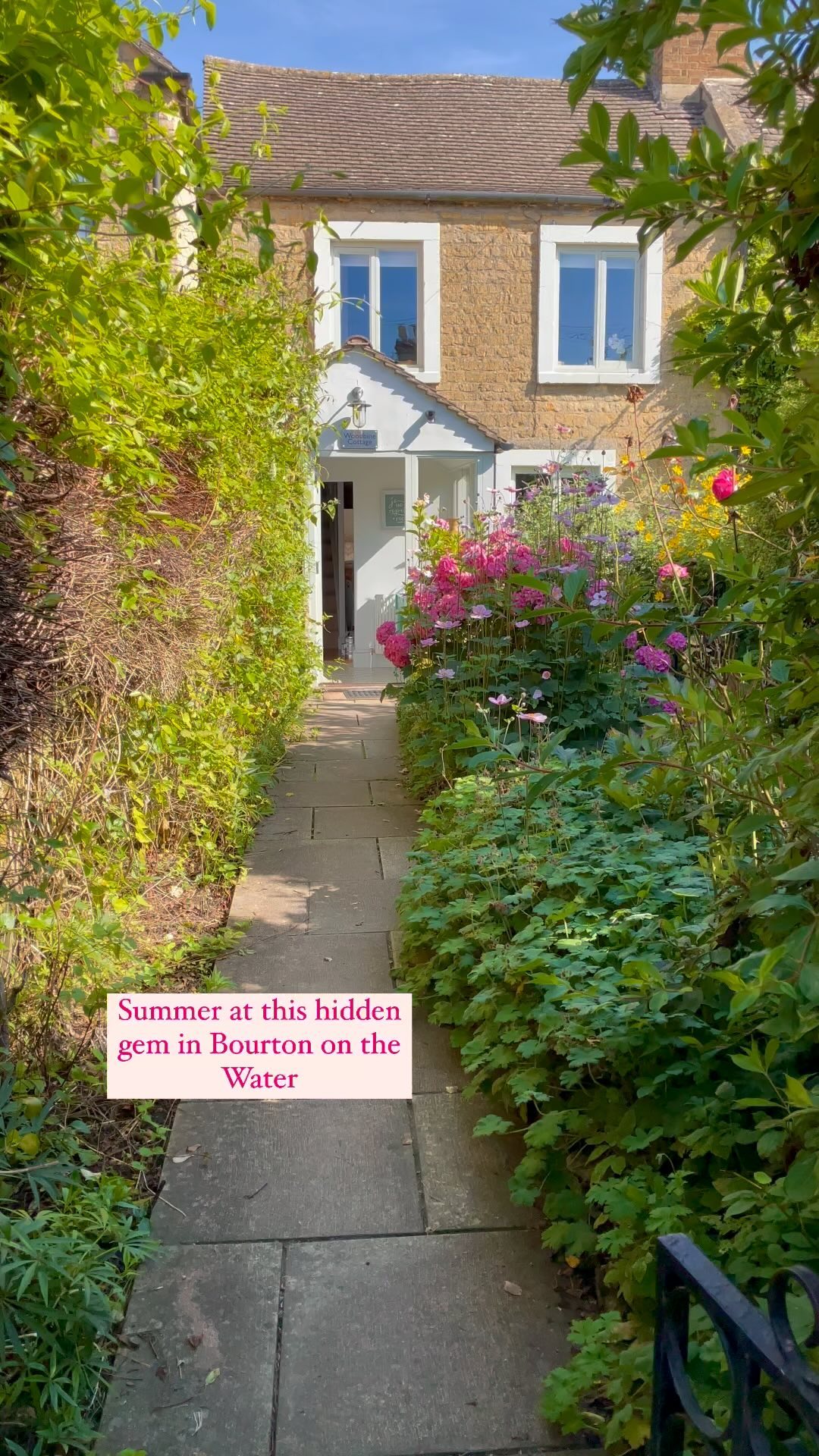 The garden in full bloom at Woodbine Cottage in Bourton on the Water.
#country #countrylife #countrygarden #beautiful #houseandhome #houseandgarden #gardendesign #cotswolds #bourtononthewater #instadaily #summervibes #hotsummer #englishcountryside #