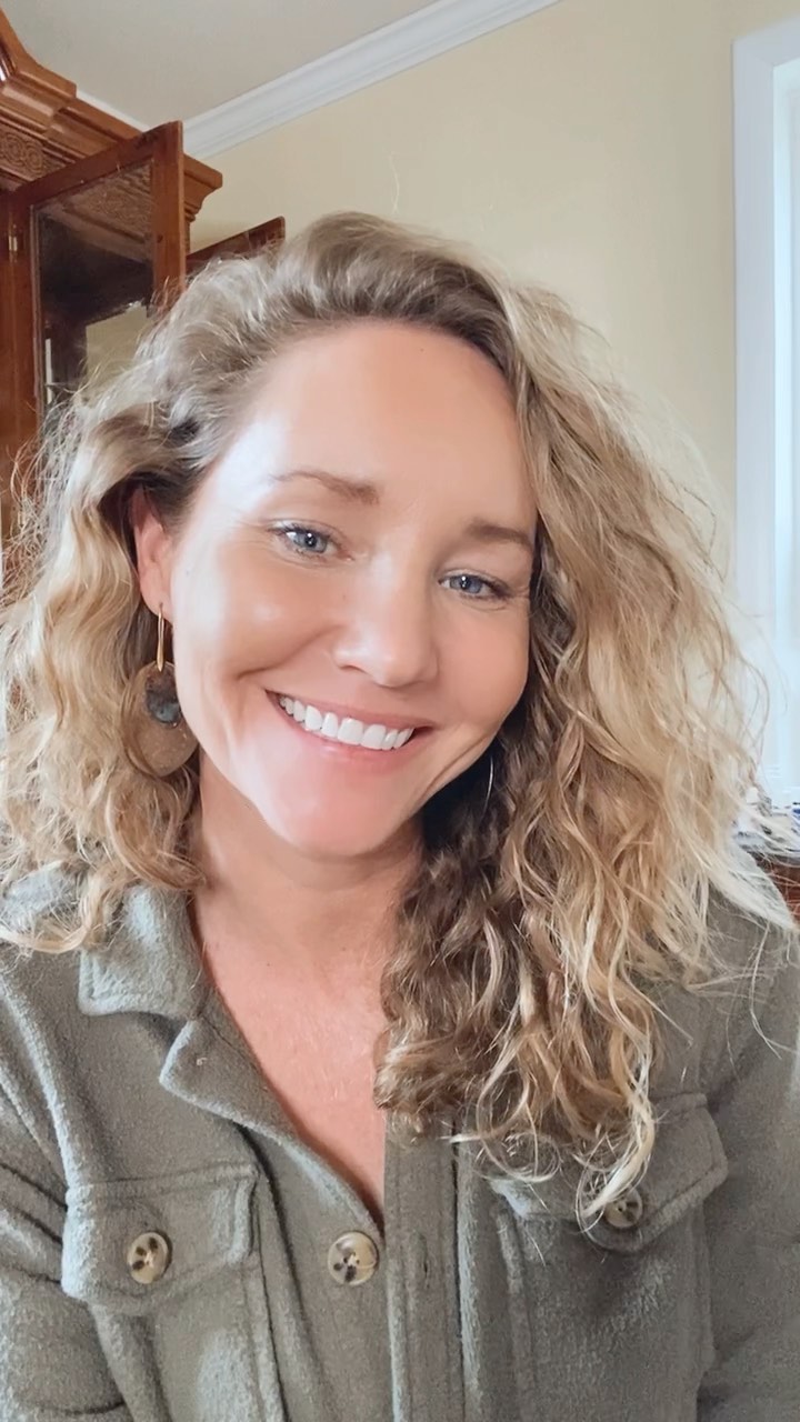 Working outside all day everyday, I always feel like I need a shower. 😅
Where are my people? Who can relate? 🙋🏼♀️