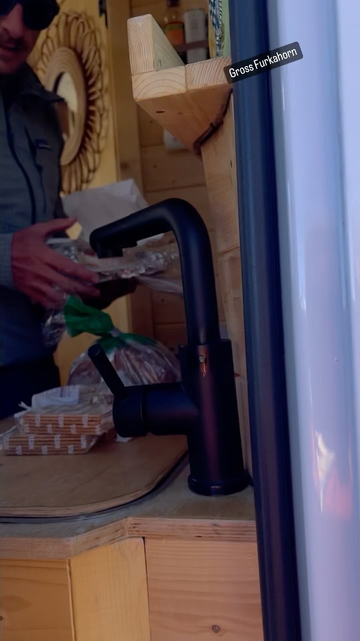 A Climbing day in Furka….
•
•
•
•
.
#guidealpine #noplacetoofar #climbing #alpinism #mountainridge #mountainlovers #sunrise
#mountaineering #nature #motivation #sunrise #sunny #outdoor