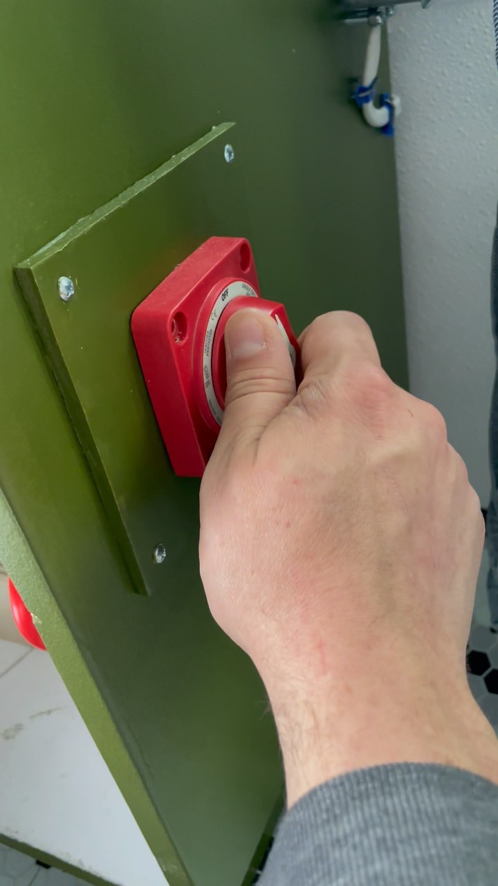 We officially have electricity! Solar panels still need to go up, but the system is up and running and ready!
#diy #solar #renogy #vanlife #mobilebarber #electrical #boston #barber