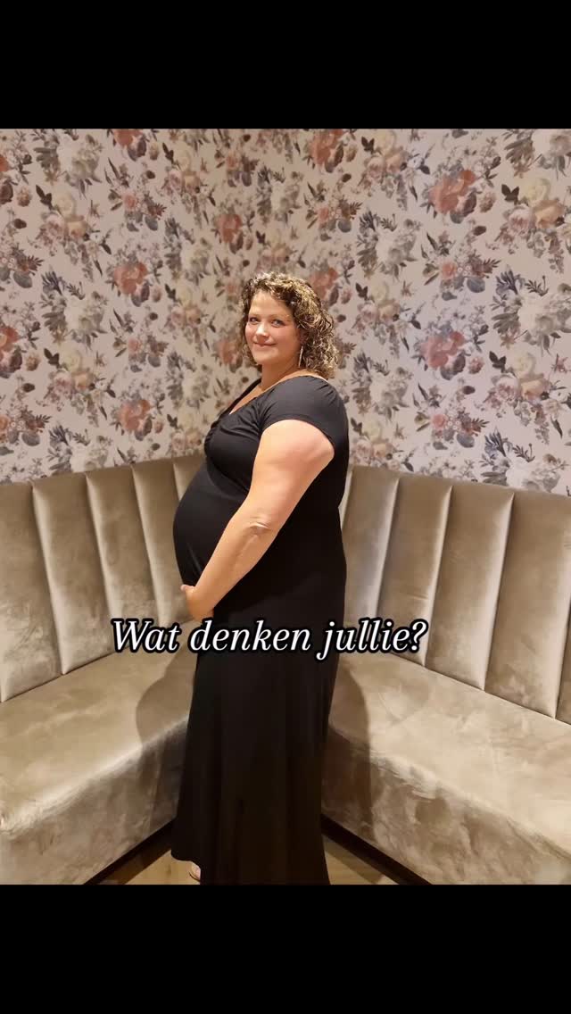 ☆♡ Zwangerschapsverlof ♡☆
Heel even nog en dan moeten we Femke een tijdje missen. Ze mag heerlijk haar rust gaan pakken en straks samen met Martijn van hun kindje genieten.
Wat denken jullie, wordt het een jongen of een meisje? Geeft haar buik jullie een vermoeden?
#bakerpraatjes #buik #baby #jongen #meisje #gender #zwanger #babyopkomst #verloskundige #verlof #zwangerschapsverlof