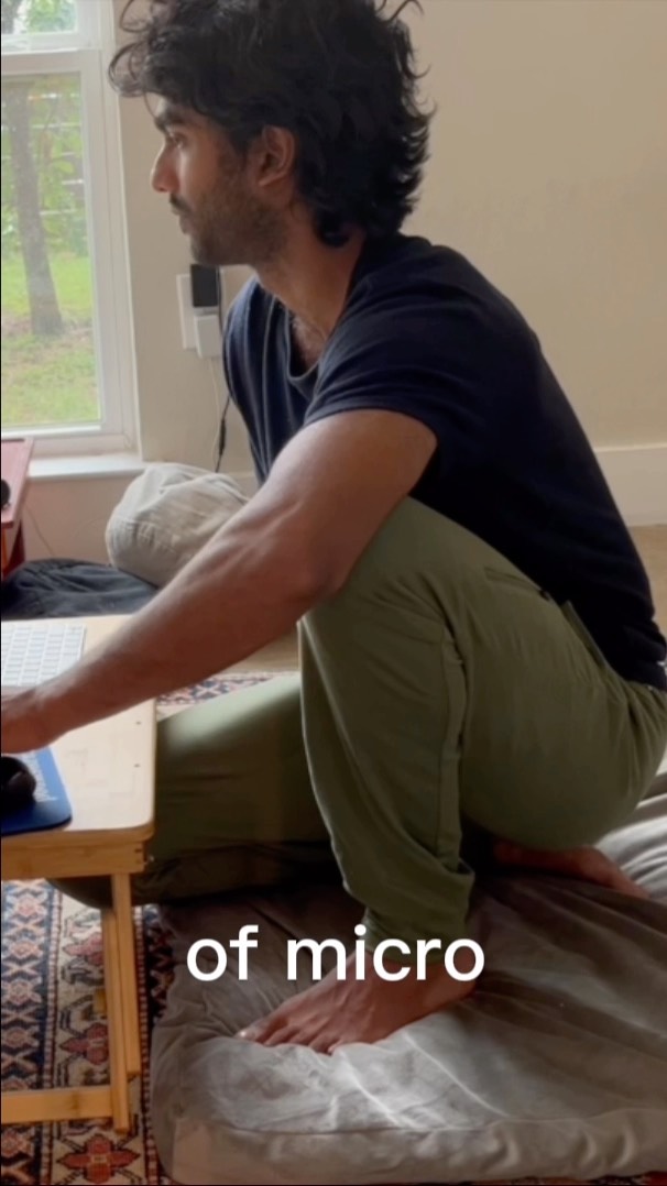 Not all sitting is unhealthy. A lot of sitting can actually be a micro-workout.
#floorliving #grounded #ergonomic #evolution #biology #sapiens #natural #fitness #primal #primalmovement