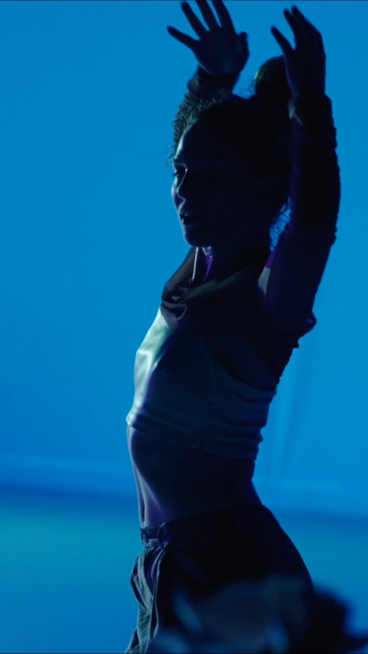 Recap FLUX
Processing.
@tangentedanse x @100luxdanse
Footage from @playgroundstudio.ca Lights @tiffanie.c.bf
Costume @guillaumeploudre
🎵 @iamshashu