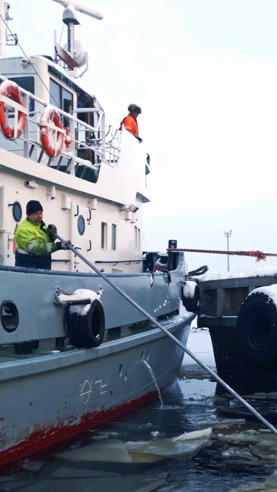 Finnish winter mornings: cold as ice, beautiful as art. ❄️ You need to have a bit of Finnish sisu in your blood to continue your everyday life as usual in -32.
So what is the meaning behind Sisu? 🤔 Sisu represents a form of mental and emotional strength, enabling a person to withstand difficulties and continue forward despite setbacks.
#finnishwinter