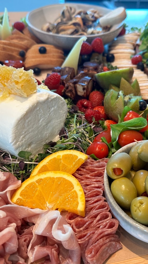 Just-add-wine #WeekendWeSeeYou☀️
It’s not too late to order our Mother’s Day grazing box. Order before 9am tomorrow for guaranteed Sunday delivery*
Online now 👇
theplattercollective.com
*delivery only available Auckland-wide.