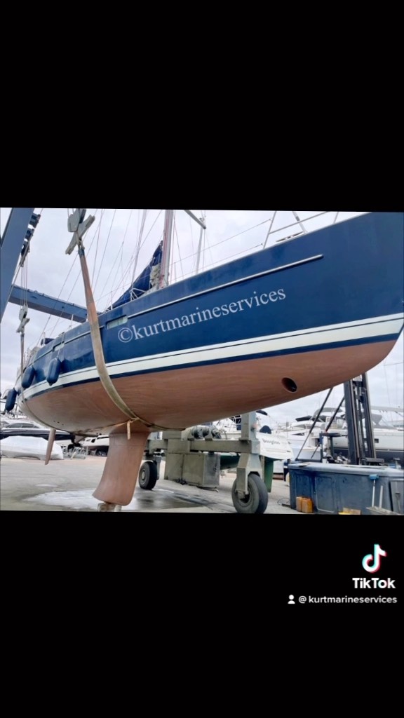 On this Beneteau 57, we first removed the existing antifoul then prepped the surface and finally applied coppercoat.
#kurtmarineservices #kurtboatservices
#coppercoat #antifouling #boatmaintenance #boatlife #yachtmaintenance #beneteau57 @coppercoatuk