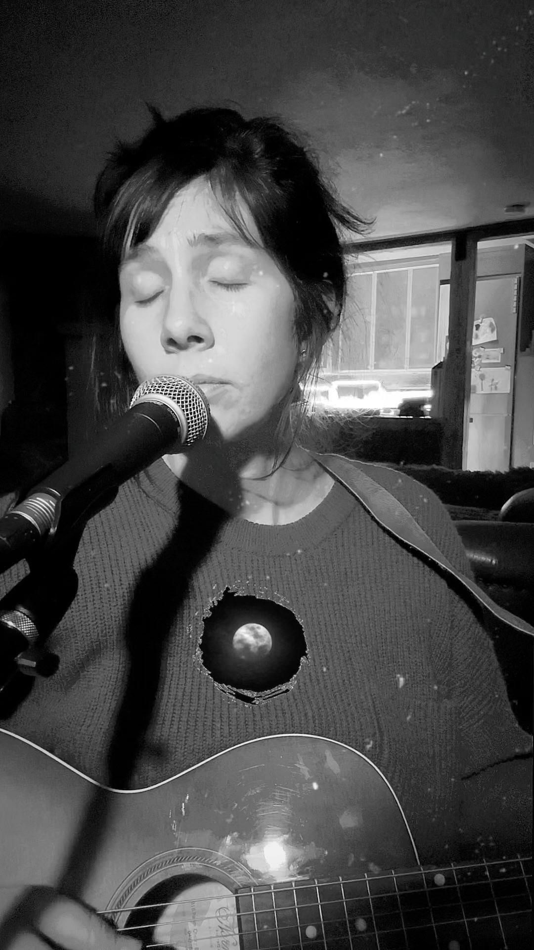 Full moon, canāt sleep, must singā¦.
Had fun playing with creating this song tonight, excited to finish it, but itās 2 am and I really really must sleep
#moon #moonsong #fullmoon #moonmagic #singersongwriter #coloradomusician #depths #lovedeep #reveal