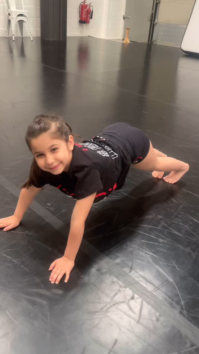 ISA ✨
Always fun getting to work with the littlest member of our comp team, but what a hard worker 🤩
& those legs and feet are just dreamy ☁️☁️😍😍 an incredible amount of potential for someone so young 🥰
#emdancecoaching #imaemdcdancer #dance #miltonkeynes #miltonkeynesdance #dancemiltonkeynes #miltonkeynesmums #miltonkeyneskids