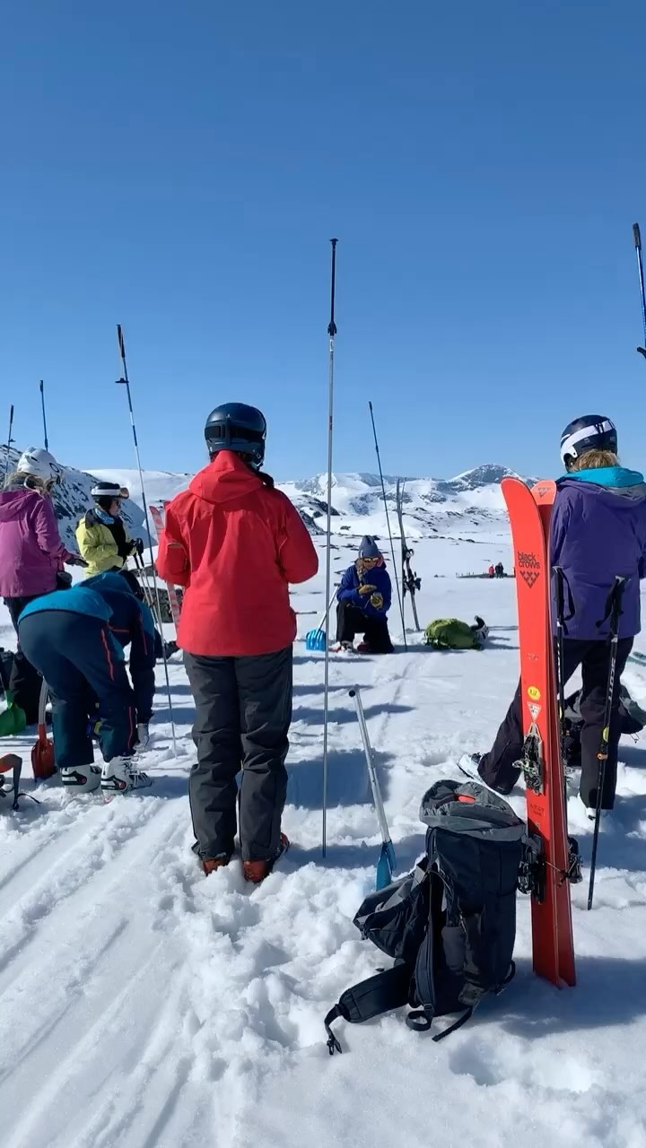 Varmt välkommen på någon av våra Toppturskurser och lavinträning i vinter ❄️🎿🦋
✨ Här är några tillfällen för dig som vill lära mer om och njuta av fina toppturer i nordiska fjällen ✨
💙 Intro Toppturskurs
ÅRE
25-26 januari
💙 Topptursplanering och lavinkunskap
DIGITAL FÖRELÄSNING
11 november
💙 Topptursweekend Riksgränsen
Toppturer i Norge som tillval
1-4 maj
Mer info på www.systraribergen.se/vinter 🦋 Länk i Bio.
Hoppas vi ses i vinter! 😍✌️
#systraribergen #winteriscoming #skiing #topptur #skitouring #toppturskurs #åkaskidor #älskafjällen #lavinkurs