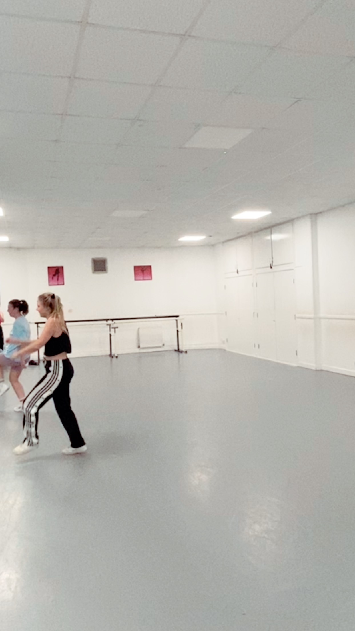 Letโs try that againโฆ enjoying my mistakes with @robynkatie17 ๐ซ thanks to @steviesherlock for class ๐๐ผ No copyright intended. #dance #choreo #class #commercial #bournemouth