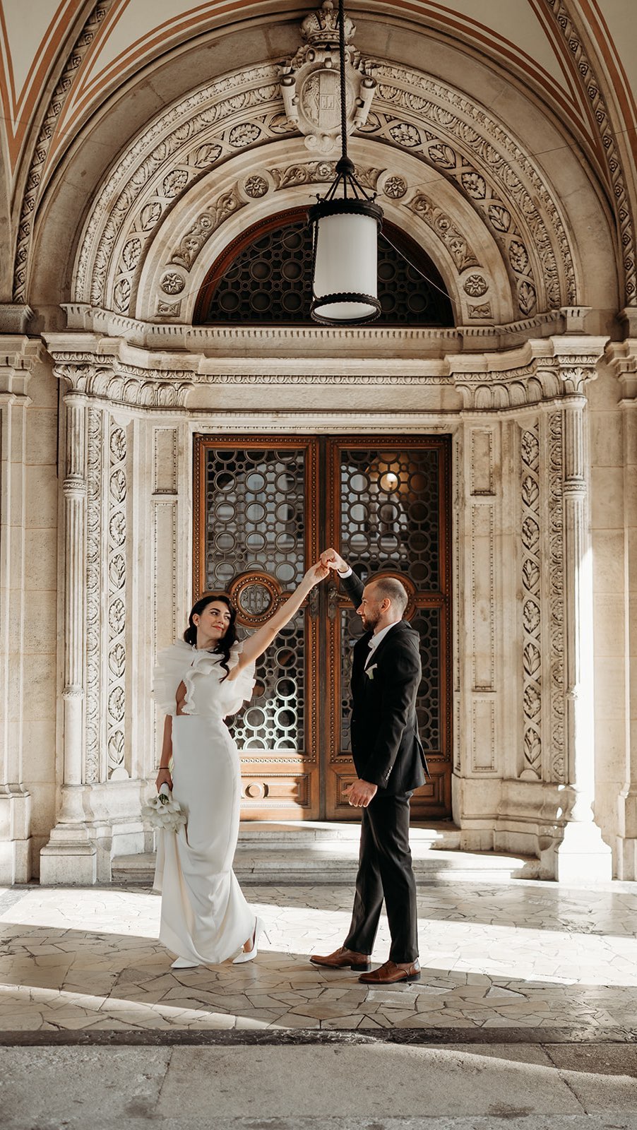 Vienna City Wedding ✨
Planung & Konzeption @mariellawedding
Fotografie @schnuhzphotography
Floristik @natur__werk
Make-Up & Hair @makeupby_vii
Brautkleid @elfenkleid_official
Herrenanzug @rotknopf
Brautmodel @sandramilis
Hotel @hotelbeethofenwien
#viennawedding #viennacitywedding #heirateninwien #vienna_city #viennastyleshoot #viennalocation #viennaweddingplanner #wienhochzeit #heiratsantrag #hochzeitsfotos #couplevideos #weddingvenue #weddingphotography