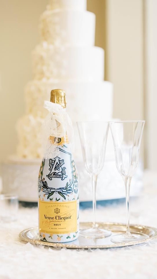 Starting your weekend with some wedding day bliss. This cake… makes my hands tired thinking about all of those little hand made sugar flowers… but that finished look will always be a favorite.🤍 Thank you for the privilege of being part of this amazing day.
•
•
•
(Shared by the bride) on repeat forever 🤍
thank you to all of our amazing vendors who made this day so special
🎥: @scottbelangerfilms
📷: @jaybarrphotography Jay Barr Photography
💇🏼♀️: @tara.steele Tara Carver Steele
💄: @thewildflower_beauty
👗: The Bride Room Allison Webb New York
💐: @busseys_florist Bussey's Florist & Gifts Inc
🎂: @sweetcrumbcompany Sweet Crumb Company
🎨: @emmieruthart Emmie Ruth Art & Design
🎸: @tyreynoldsmusic Ty Reynolds
📜 : @paperfromeliza Paper Eliza
Rentals: @chattanoogatent Chattanooga Tent & Event Solutions
Linens: @bbjlatavola
Venue: @coosacountryclub Coosa Country Club
Planner: Lana Summers Murphy & I 😉