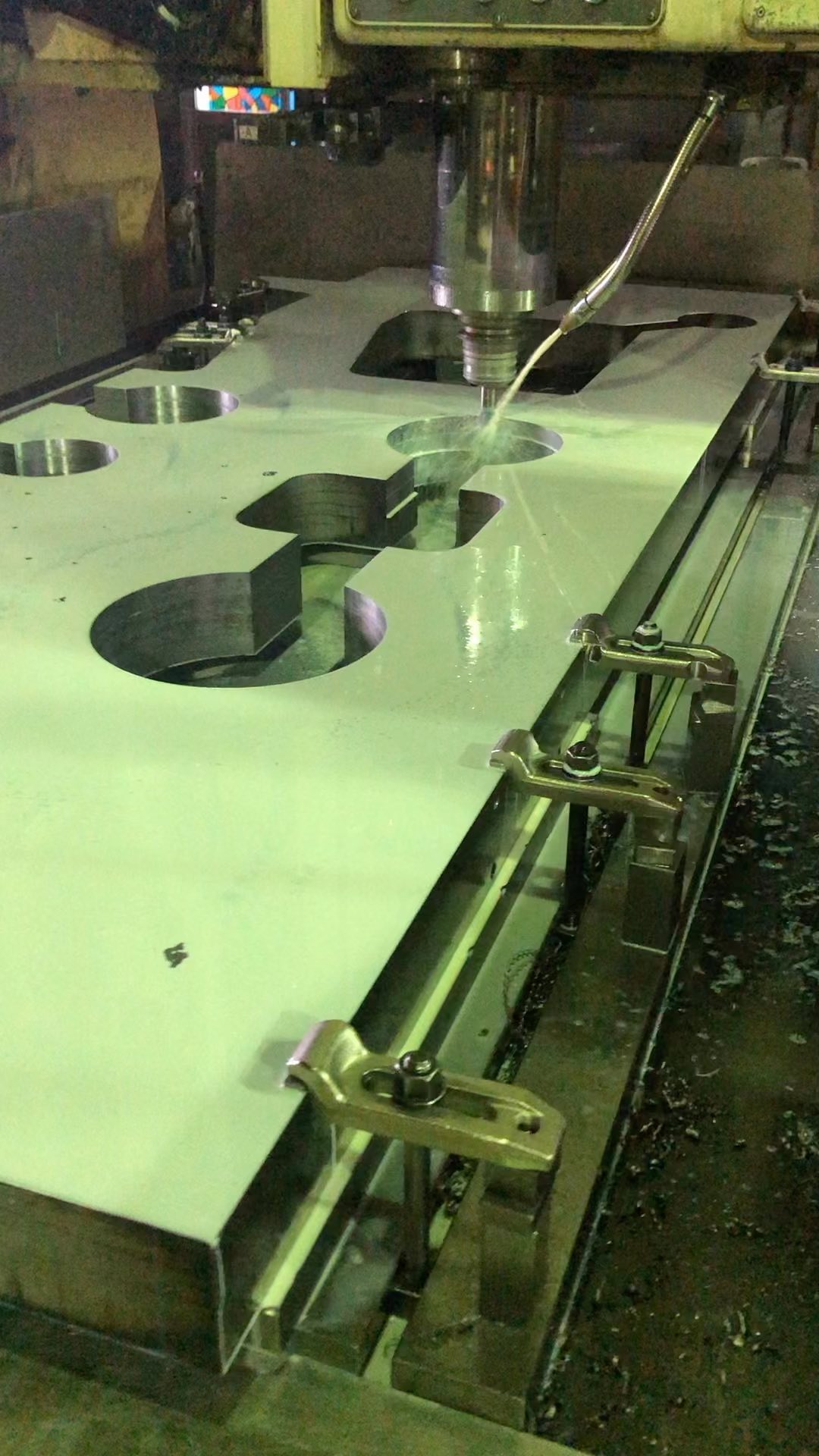 大物プレート加工
サイズ
100✖️3000✖️1200
形状は全てH7公差
#門型マシニングセンター
#縦型マシニングセンター
#大物マシニング加工
#平面研磨
#大型ラジアルボード盤
#大物プレート加工
#プレスダイセット加工
#大径ボーリング加工
#大物精密加工
#ステンレスマシニング加工
#製缶マシニング加工
#ものつくり東大阪
#ミニチュア蒸気機関車