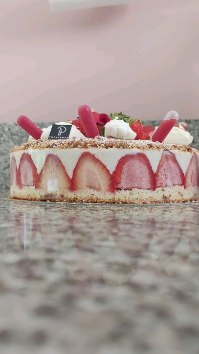 #fraisier #soleil #anniversaire #papilines #patisseriemaison #coulisfruits #citronvert #redcake #tarn #albi #yummy #instafood #villeneuvesurvere #gaillac