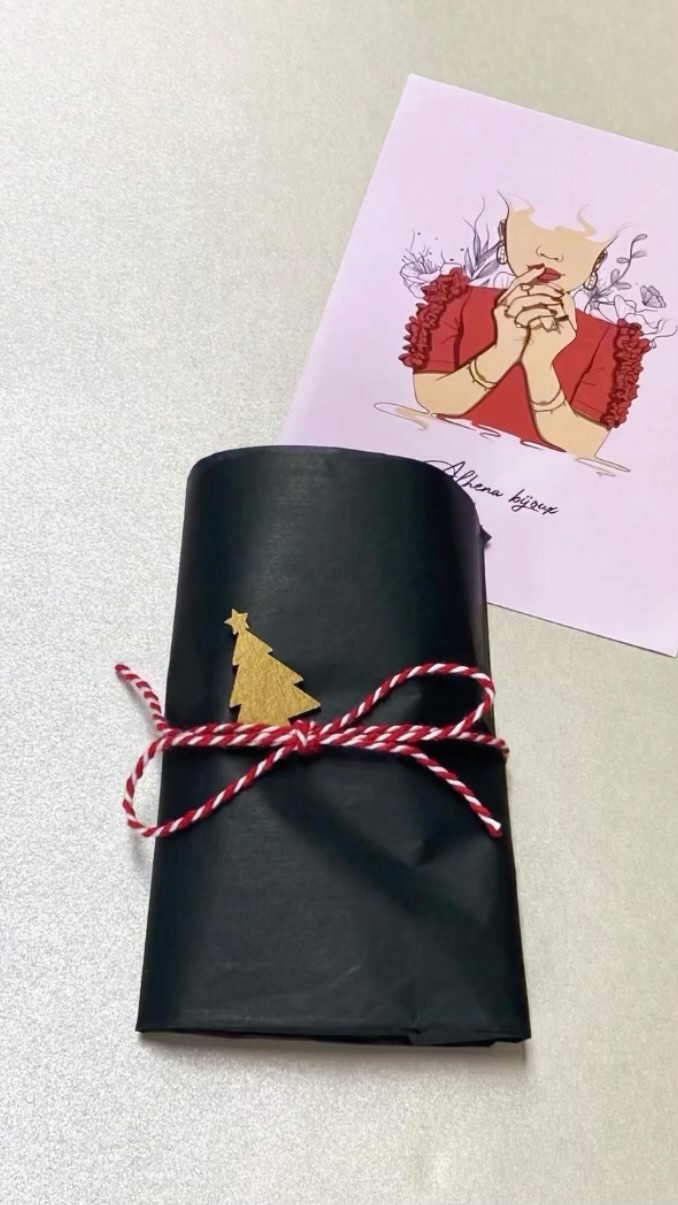 Soigner le packaging est super important à mes yeux! Vous aimez ?
🎄
•
#noel #packaging #emballage #emballage #bijoux #goldfilled #goldfilledjewelry #bijouxgoldfilled #bijouxcreateur #cadeauxnoel #giftidea #xmas #noel #videodujour #reels #instagramreels #alhenabijoux