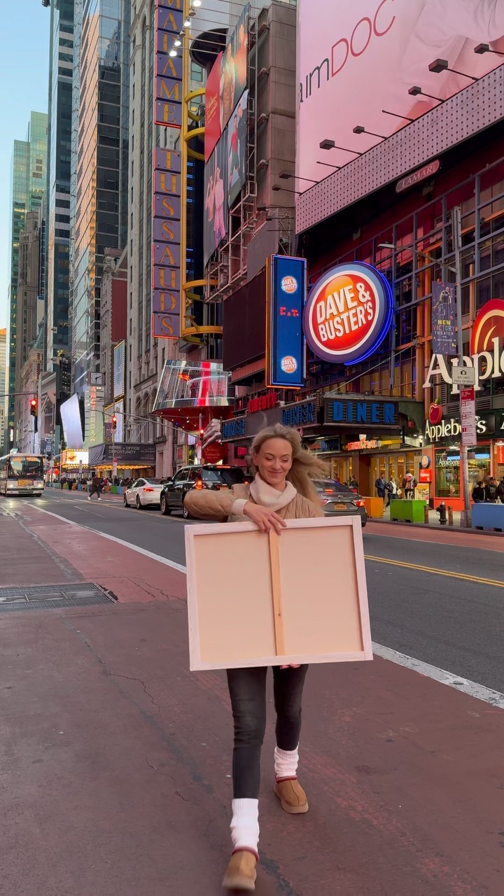 Have you booked your live painting yet?🎨
#livepainting #eventpainting #art #artistnyc #nyc #nycartist #weddingnyc #nycevents #nyceventplanner #destinationwedding #weddinginspiration #nycwedding