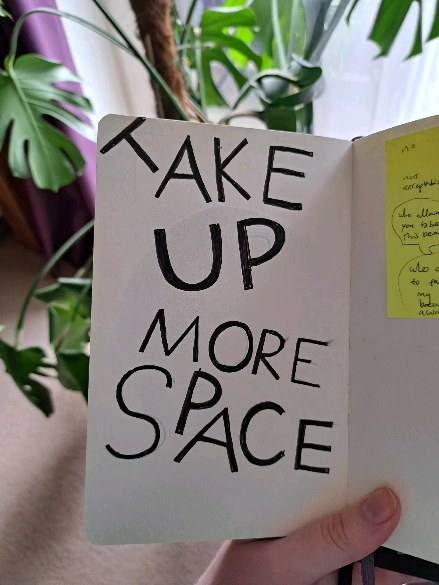 A look into the vaults of my endless sketchbook collection (plus a few off piste doodles)
#sketchbook #instadaily #foryou #freelancegraphicdesigner #sketchbooktour #designdaily