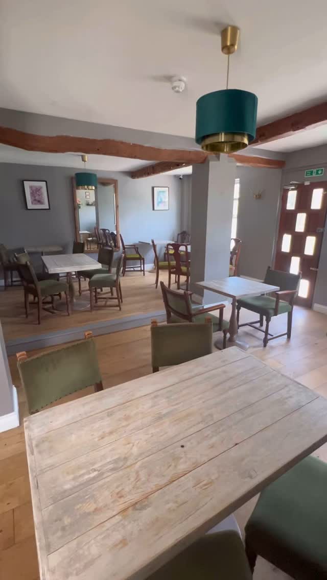 Let’s do this 🦾
#thepearandolive #restaurant #hildersham #village #cambridge #smallbusiness #guestready #tablelayout #frontofhouse #fingersnap