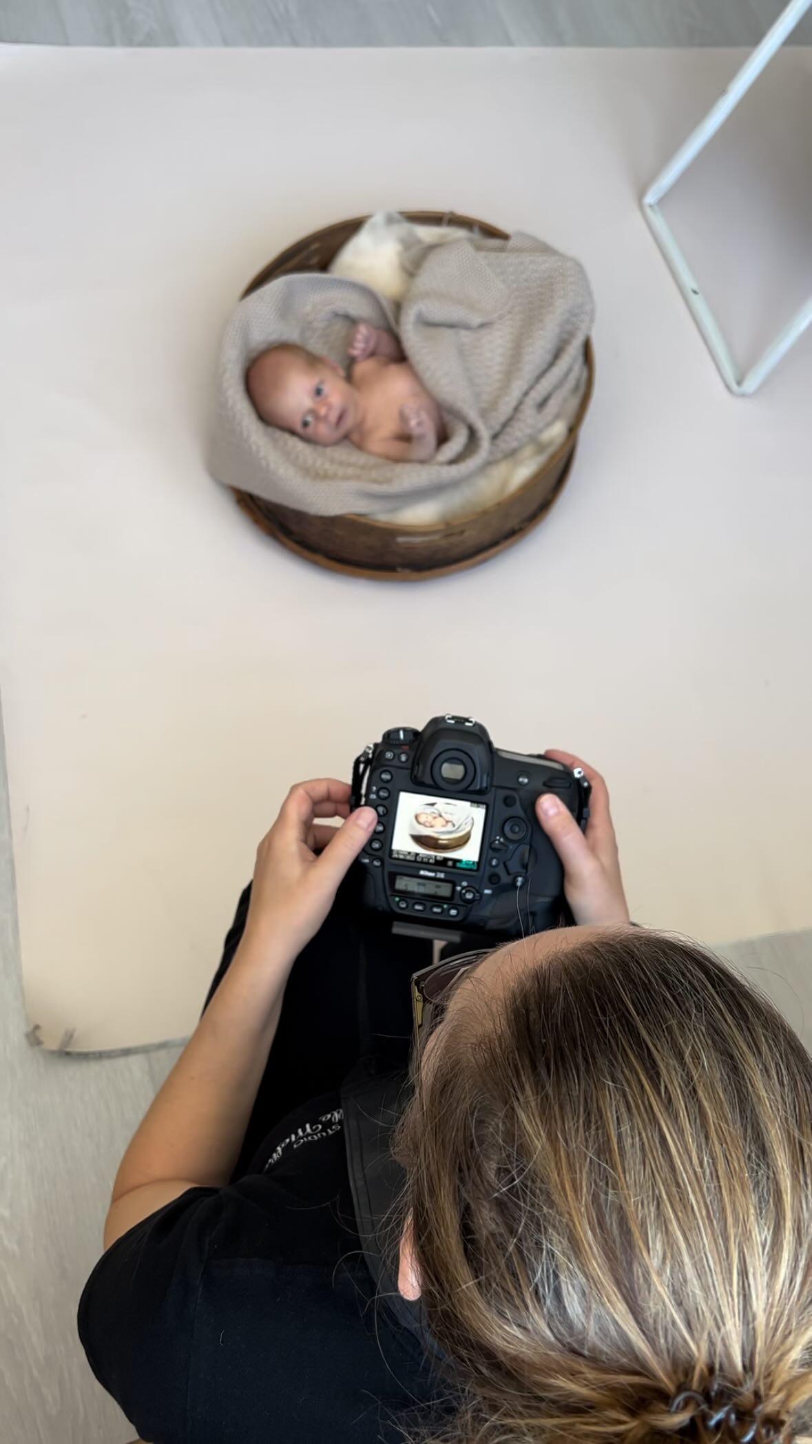 Just the normal conversation
#studioellemelle #fotografmonicaholten #barnefoto #barnefotograf #barnefotografering #kidsphotography #themomentvsthephoto #themoment #kidsphotoshoot