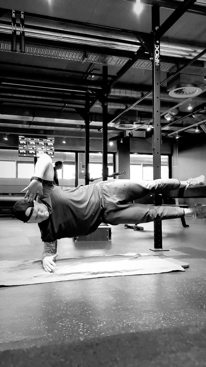 Build your core and six pack for 2024 😊🔥👉🏼
Core exercises are crucial for overall strength and stability. A strong core helps support your spine, improves posture, and enhances balance. Including core exercises in your routine can contribute to better functional fitness and reduce the risk of injuries.
Here is one of my favorite Core exercise:
1. 3x20 Knee to Chest Press
2. 3x20 Hips Up & Down
3. 3x20 Outside Knee Kicks
4. 3x20 (each side) Copenhagen Plank
5. 3x20 (each side) Band Core Rotation
#core #workout #abs #trx #belly #coreworkout #corestrength #exercise #2024