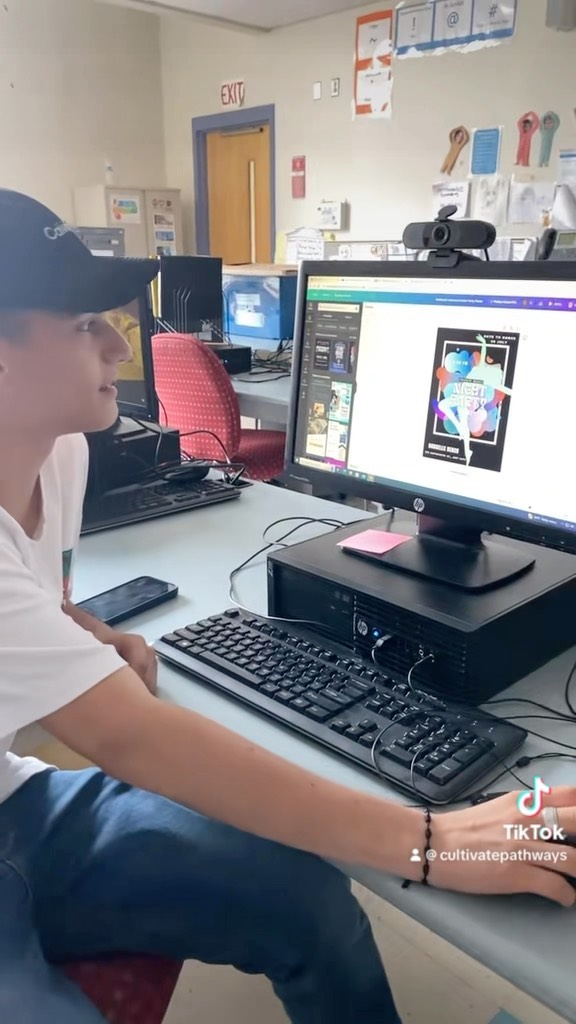 Camilo is a hard working fellow who has worked on many projects. These are just a glimpse of his work and many more to come!👏👏
Camilo es un compañero trabajador que ha trabajado en muchos proyectos. ¡Estos son solo unos pocos de sus trabajos y muchos más por venir! 👏👏