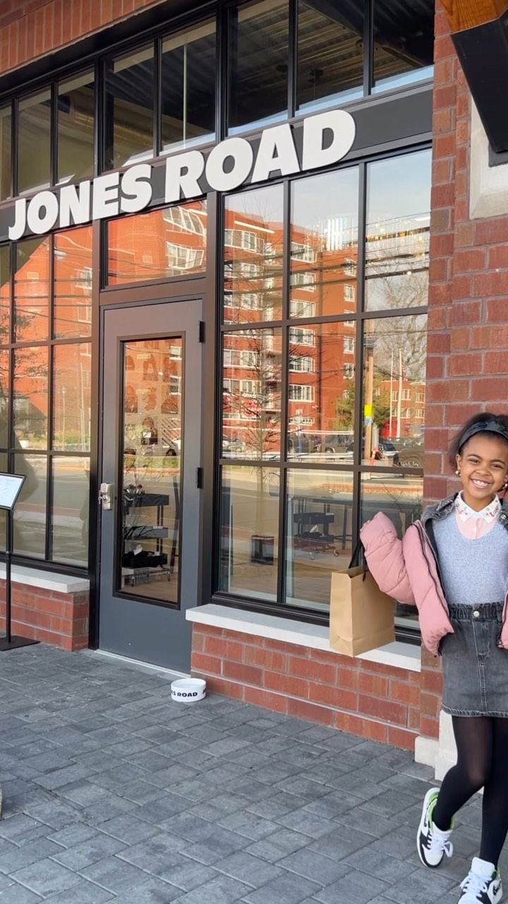 Thank you so so much to @jonesroadbeauty for their continued generosity and support of Project Beautiful. This is the second year in a row that Jones Road teamed up with Project Beautiful and I am so grateful because I admire this clean, cruelty-free brand so much! Their products are multi-purpose, natural and for all different skin tones and textures. I was so happy to receive their signature lippie sticks and cool glosses which Project Beautiful gifted to female teens who attended the Teen Leadership and Success Summit at @oasispatersonnj and also to mothers of all ages who attended Oasis’ Mother’s Day celebration. It was so nice to see so many women, of all shapes, sizes and colors use these products and have their natural beauty shine through. Thank you @jonesroadbeauty 💄 @rainamariepitts @jnepitts11